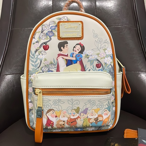 SOLD - Snow White Loungefly w/ Matching Cardholder NWT - Picture 2 of 8